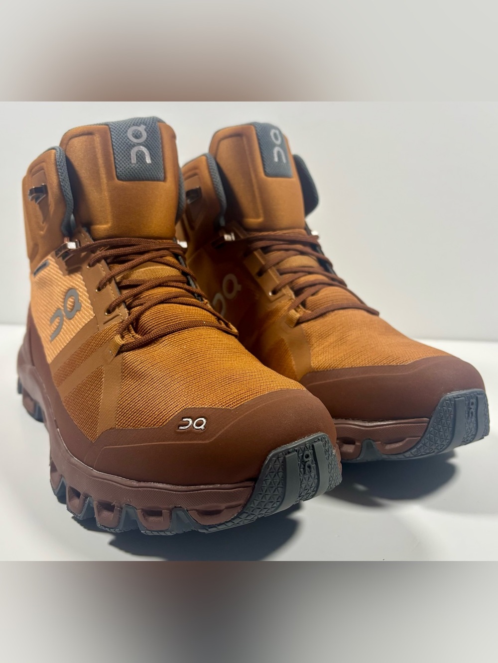 On Cloudrock Waterproof Hiking Boots Women’s Size 10 EU 42 Pecan/Rock Like New